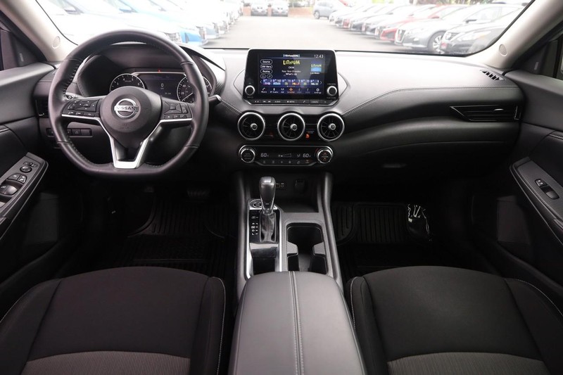 Nissan Sentra Vehicle Image 20