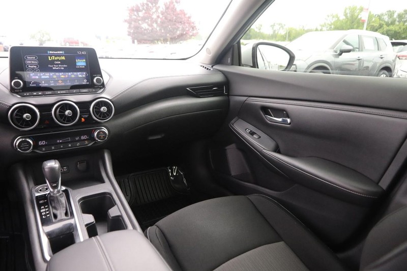 Nissan Sentra Vehicle Image 23
