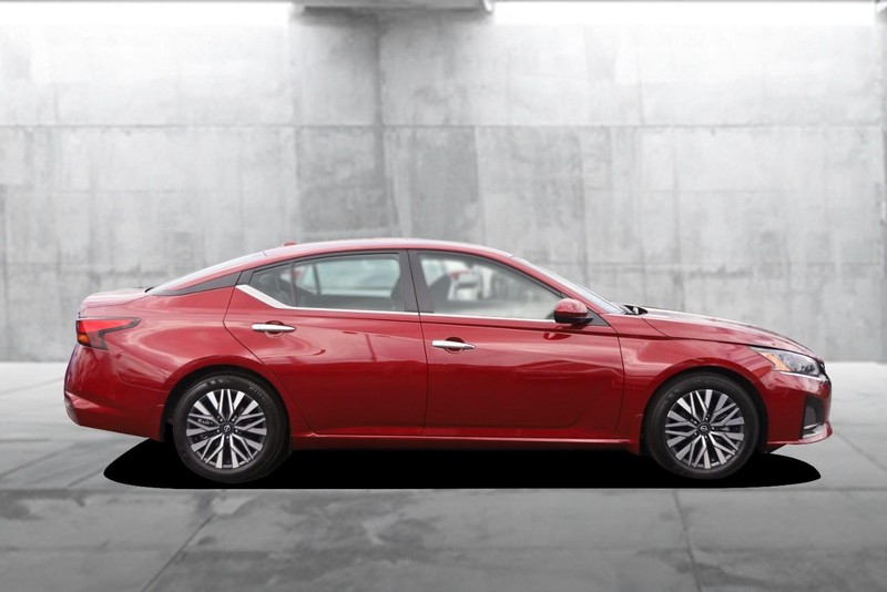 Nissan Altima Vehicle Image 05