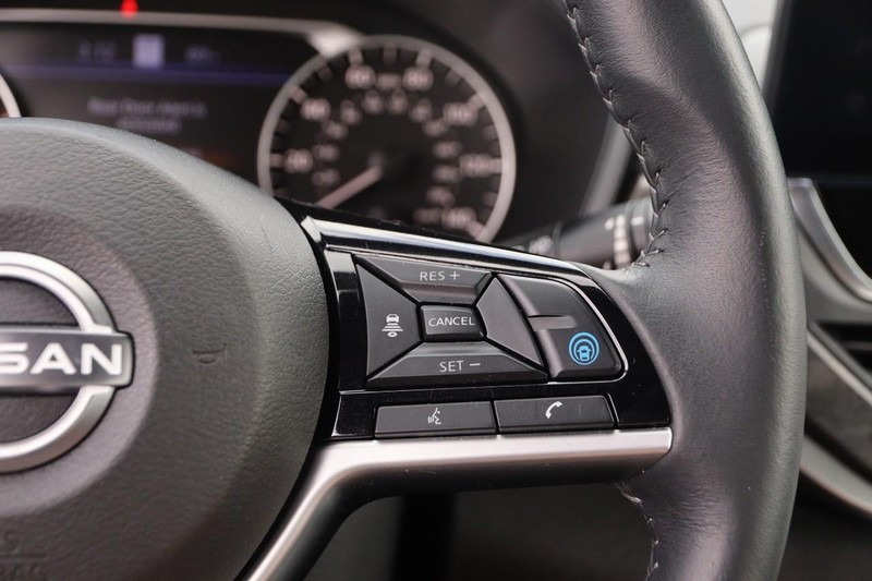 Nissan Altima Vehicle Image 13