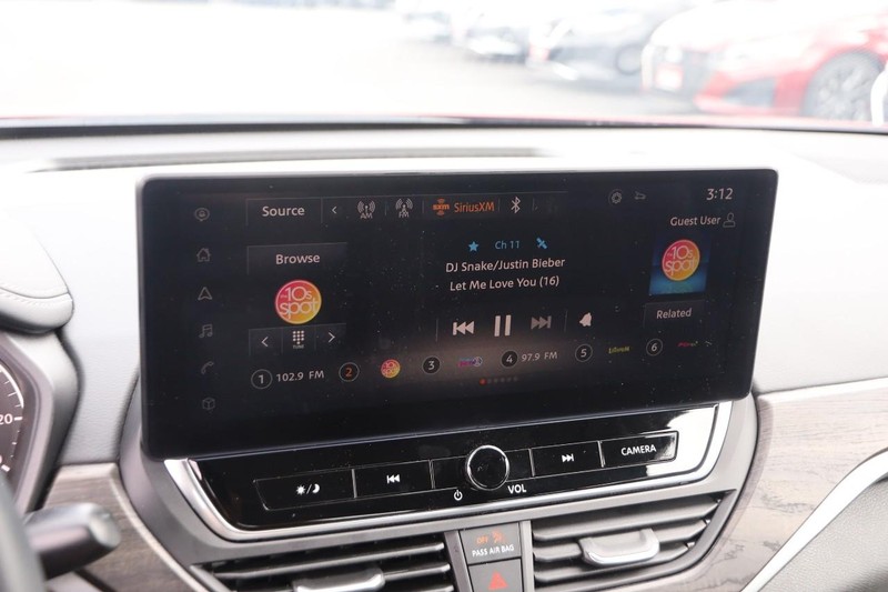 Nissan Altima Vehicle Image 16
