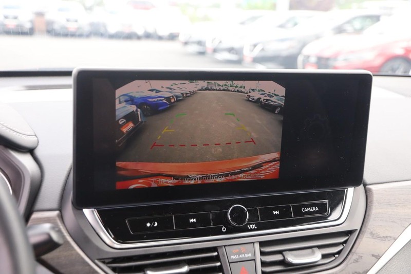 Nissan Altima Vehicle Image 17