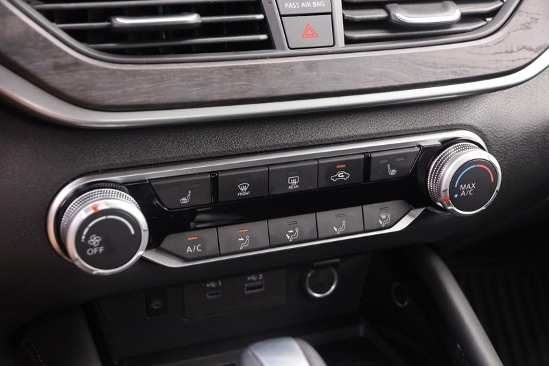Nissan Altima Vehicle Image 18