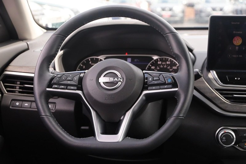Nissan Altima Vehicle Image 23