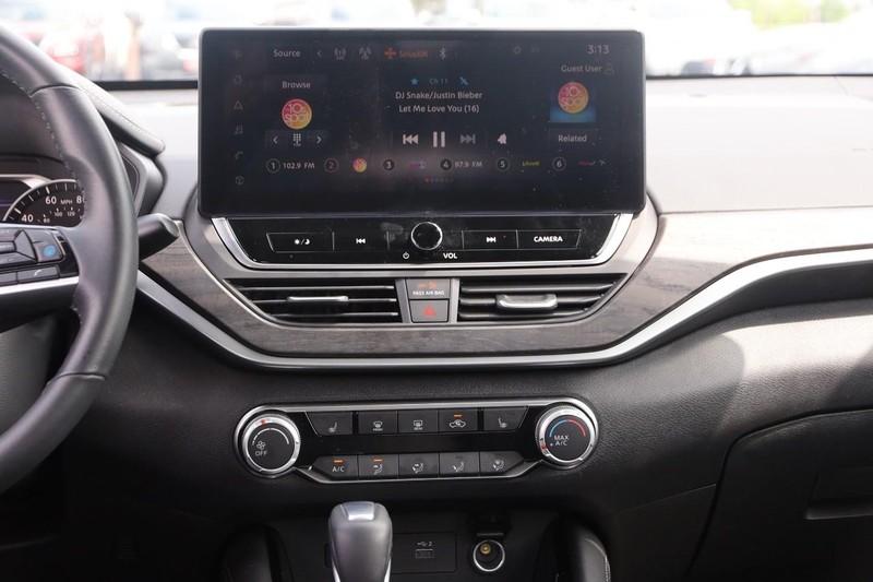 Nissan Altima Vehicle Image 24