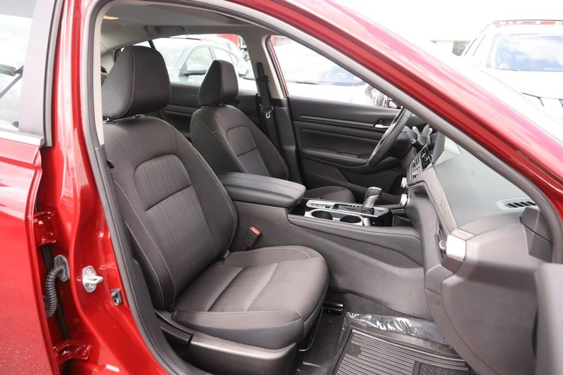 Nissan Altima Vehicle Image 26