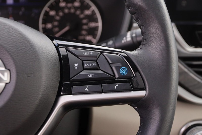 Nissan Altima Vehicle Image 13