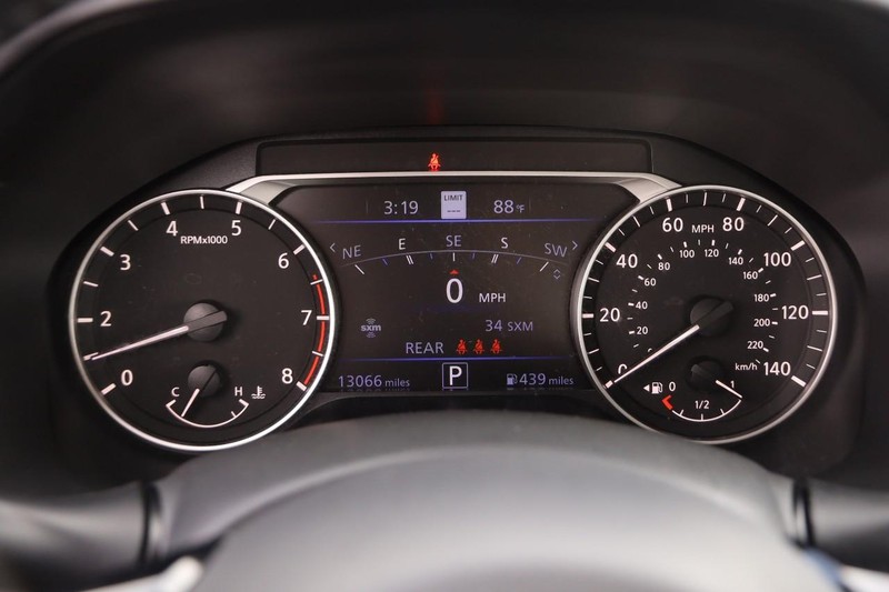 Nissan Altima Vehicle Image 14