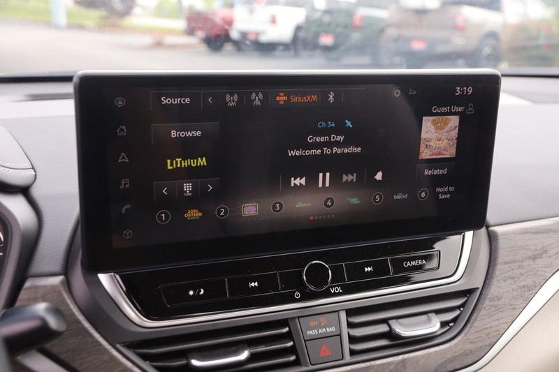 Nissan Altima Vehicle Image 15