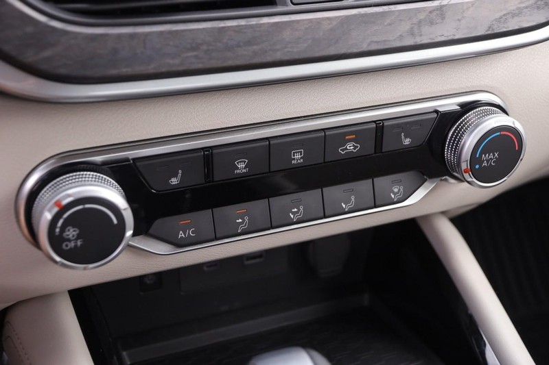 Nissan Altima Vehicle Image 17