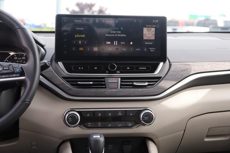 Nissan Altima Vehicle Image 24