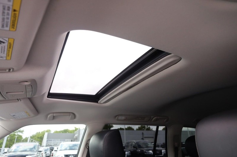 Nissan Armada Vehicle Image 09