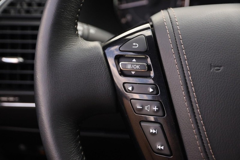 Nissan Armada Vehicle Image 14
