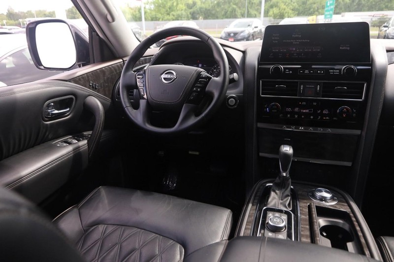 Nissan Armada Vehicle Image 25