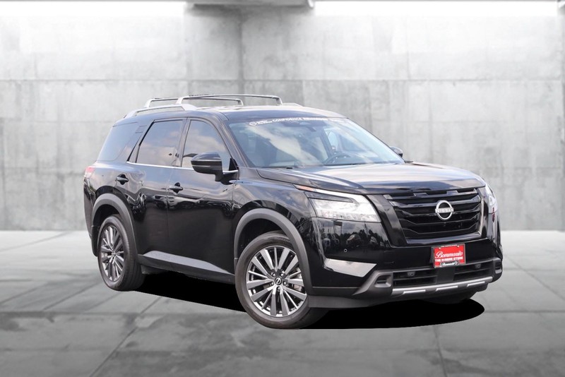 Nissan Pathfinder Vehicle Image 02