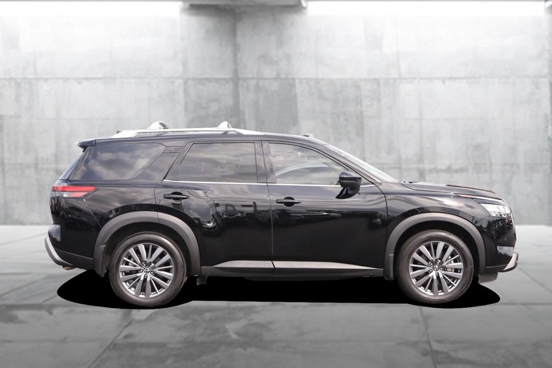 Nissan Pathfinder Vehicle Image 04