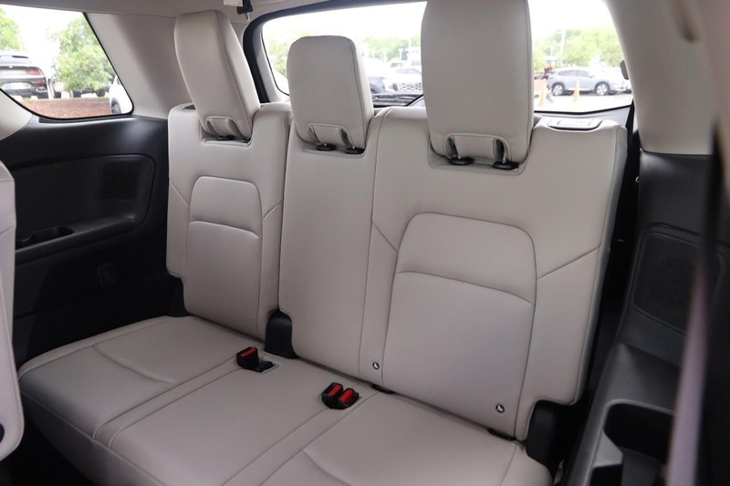 Nissan Pathfinder Vehicle Image 11