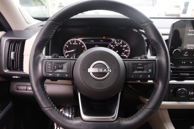 Nissan Pathfinder Vehicle Image 12