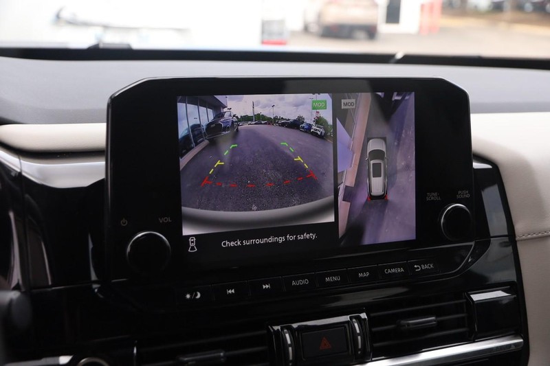 Nissan Pathfinder Vehicle Image 18