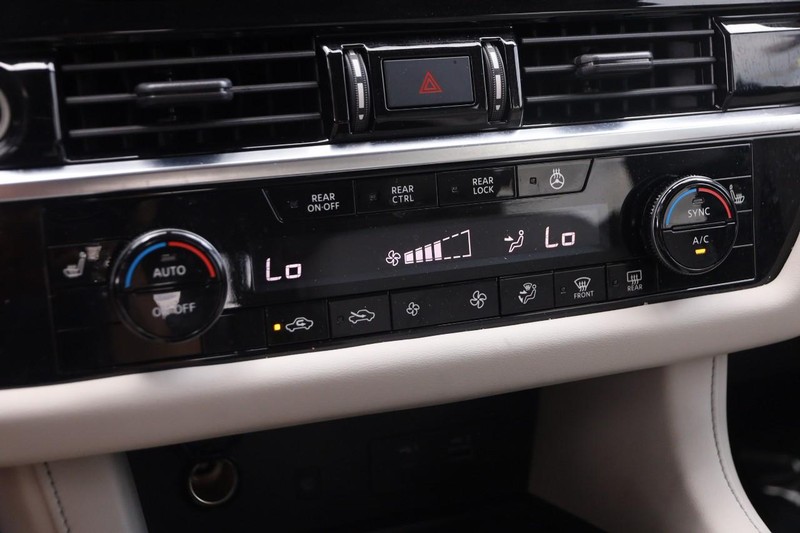 Nissan Pathfinder Vehicle Image 19