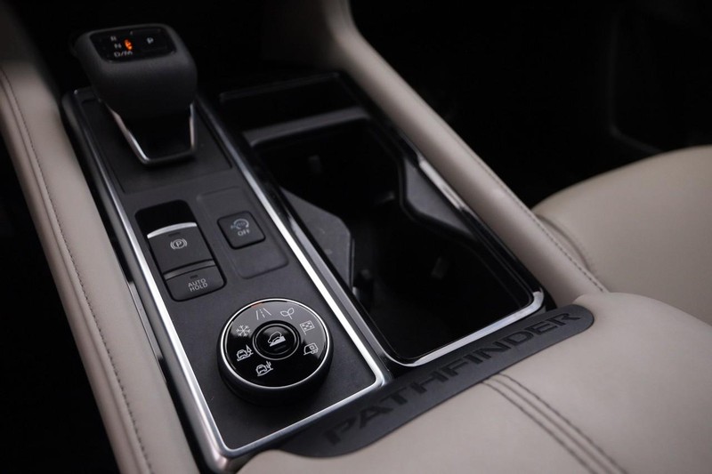 Nissan Pathfinder Vehicle Image 20