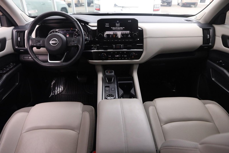 Nissan Pathfinder Vehicle Image 22