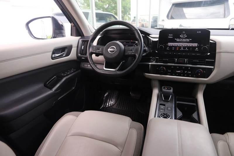 Nissan Pathfinder Vehicle Image 23