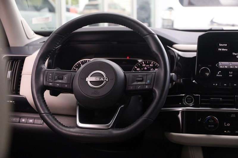 Nissan Pathfinder Vehicle Image 24