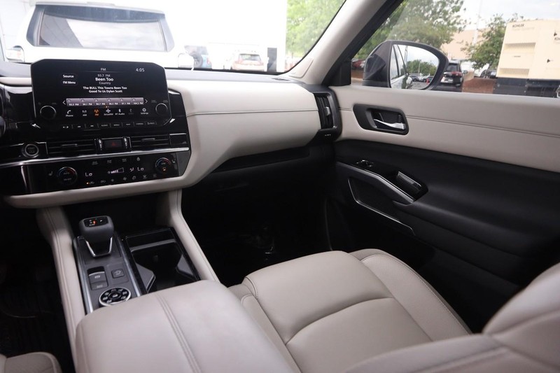 Nissan Pathfinder Vehicle Image 26