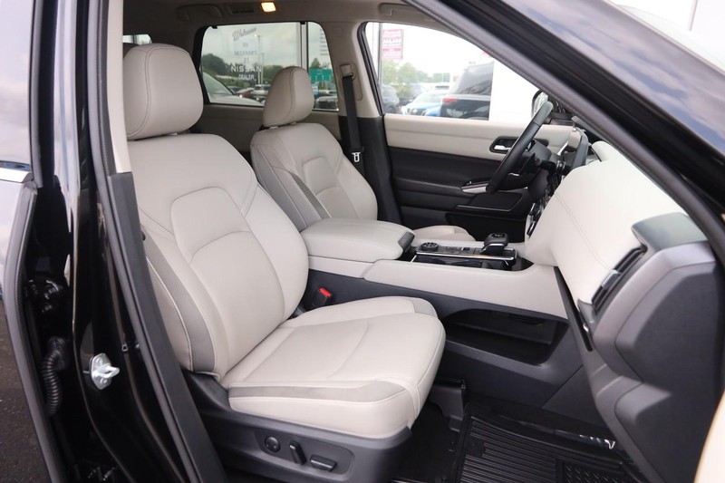 Nissan Pathfinder Vehicle Image 27