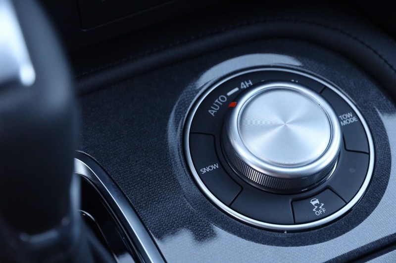 Nissan Armada Vehicle Image 18