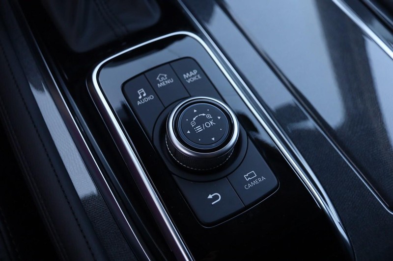 Nissan Armada Vehicle Image 19