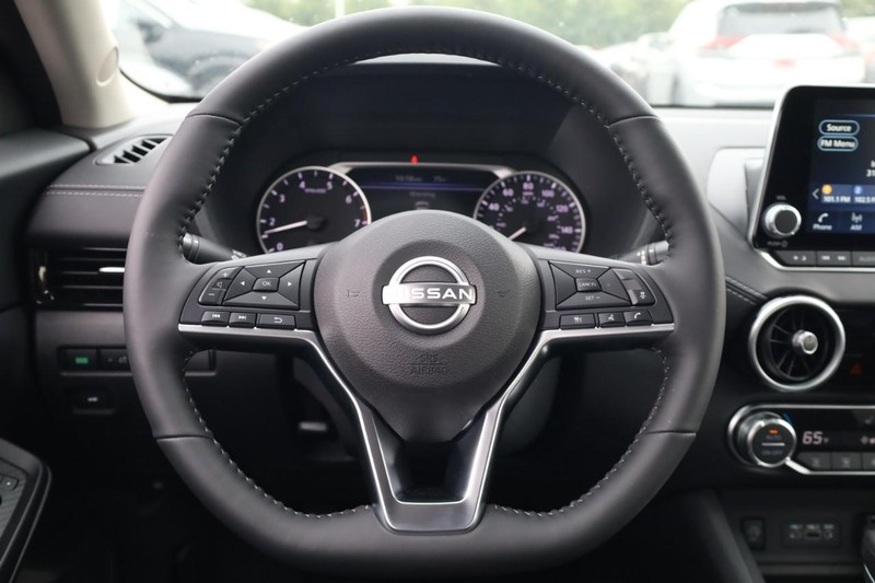 Nissan Sentra Vehicle Image 10