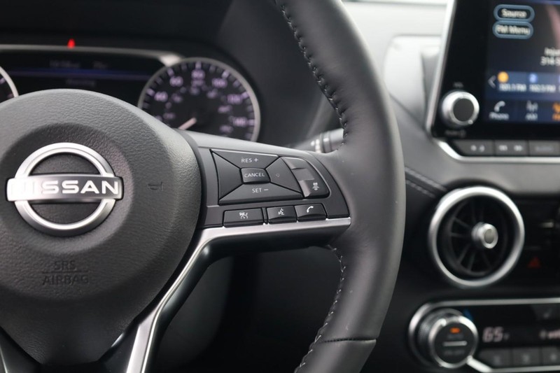 Nissan Sentra Vehicle Image 11