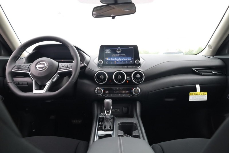 Nissan Sentra Vehicle Image 15