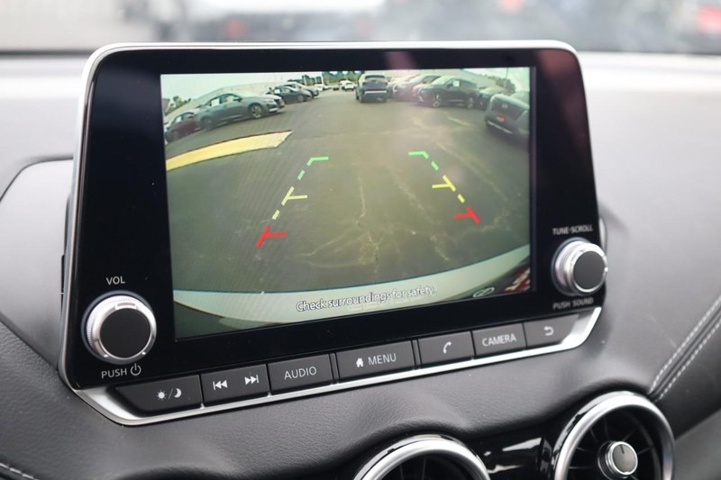 Nissan Sentra Vehicle Image 20