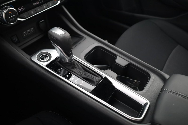 Nissan Sentra Vehicle Image 23