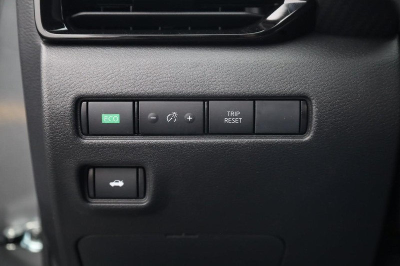 Nissan Sentra Vehicle Image 24