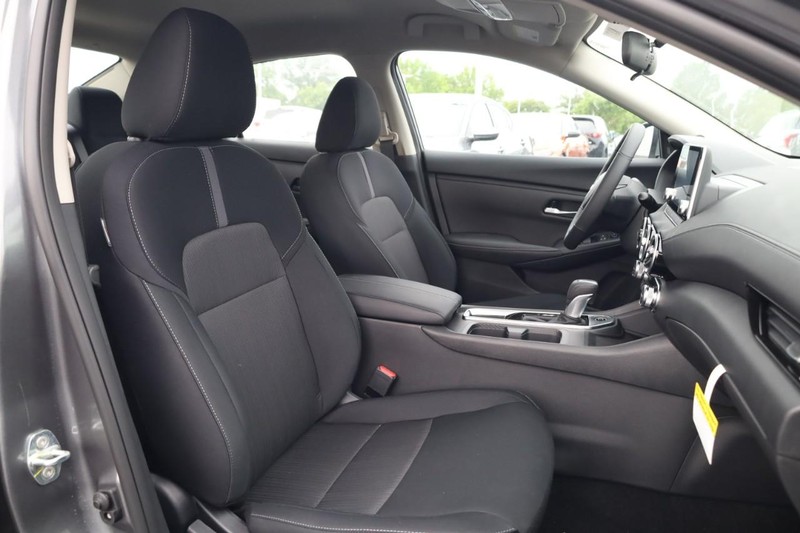 Nissan Sentra Vehicle Image 25
