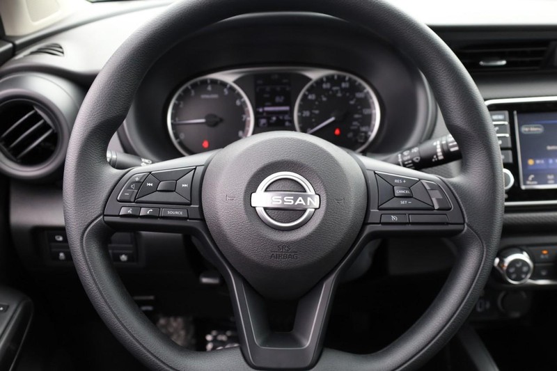 Nissan Kicks Play Vehicle Image 09