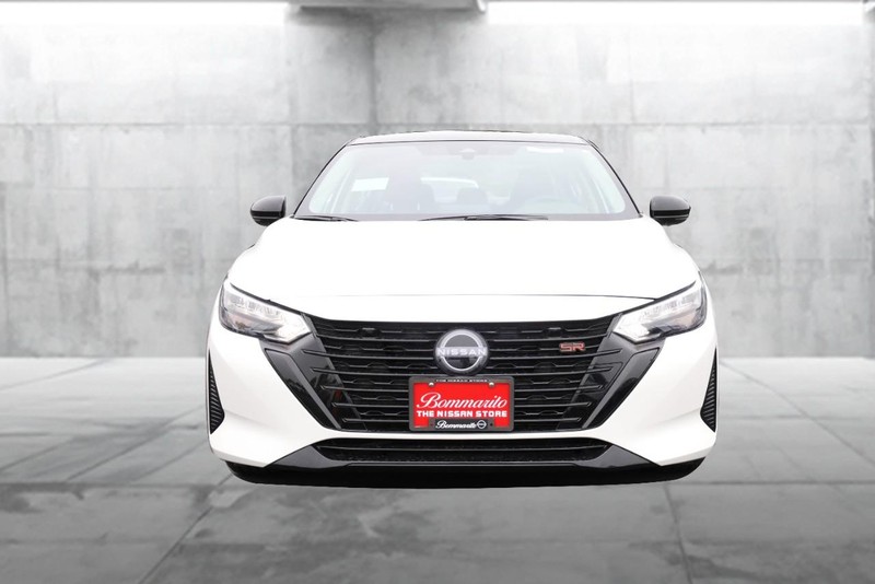 Nissan Sentra Vehicle Image 04