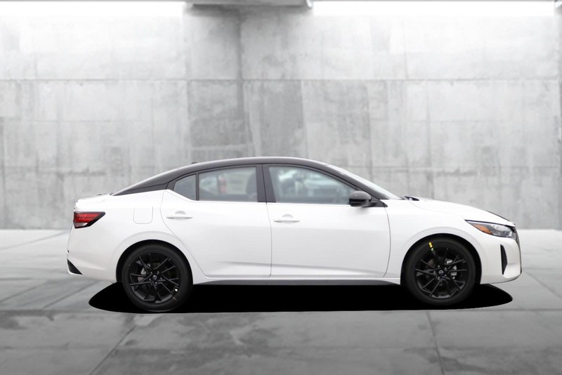 Nissan Sentra Vehicle Image 05