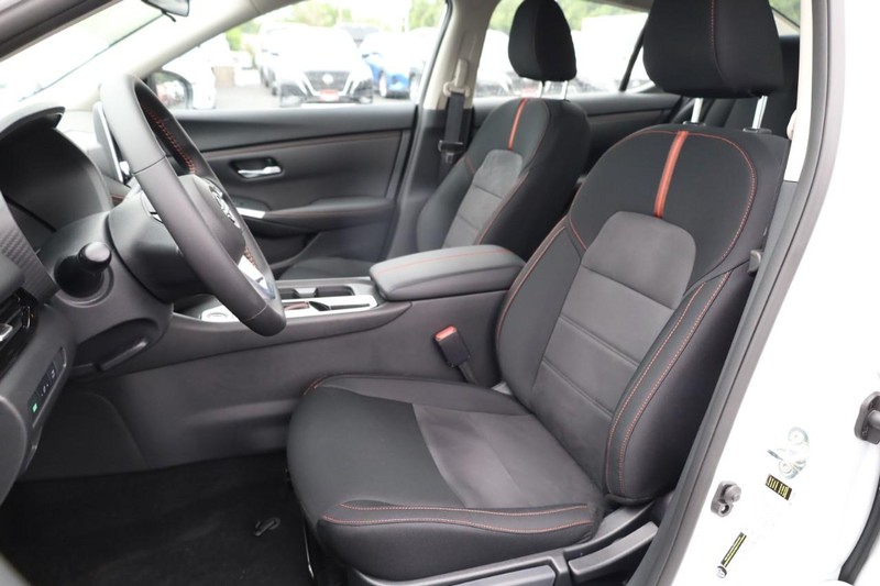 Nissan Sentra Vehicle Image 08