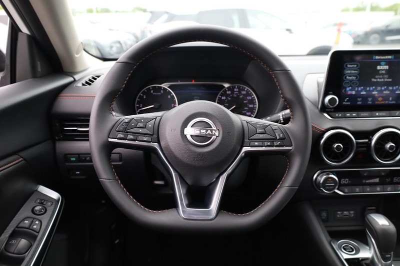 Nissan Sentra Vehicle Image 10