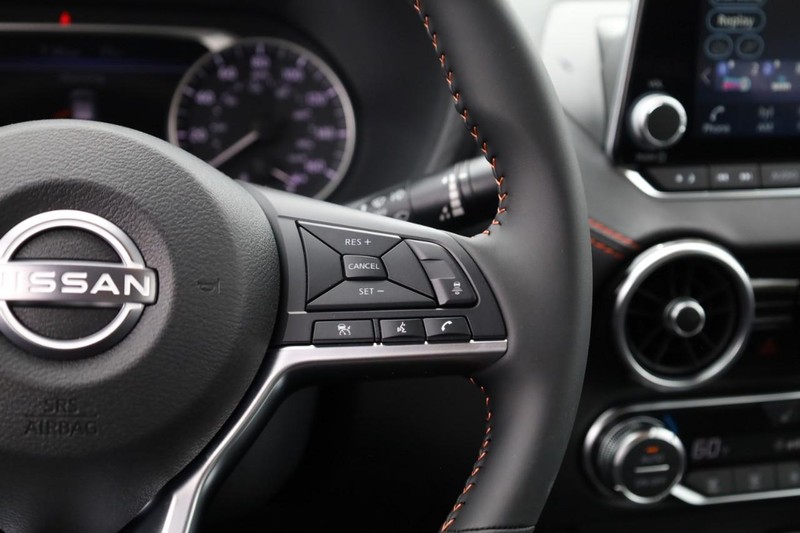 Nissan Sentra Vehicle Image 11