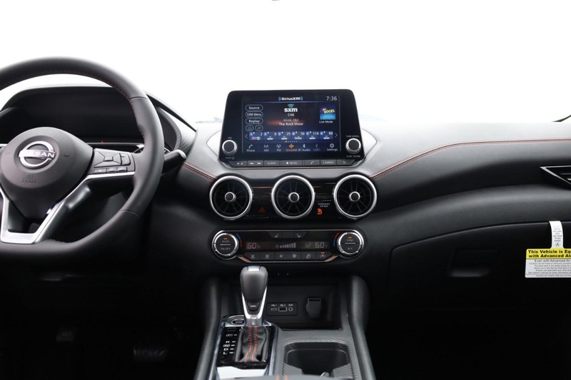 Nissan Sentra Vehicle Image 15