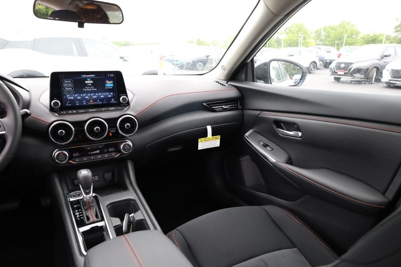 Nissan Sentra Vehicle Image 16