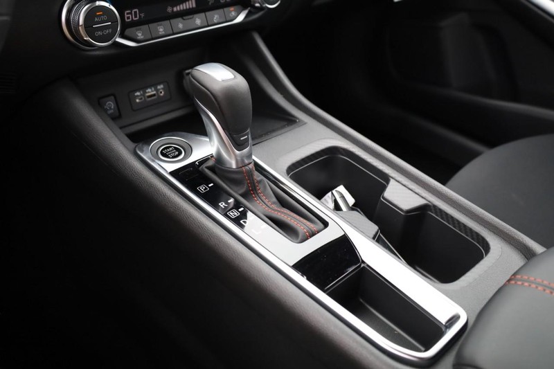 Nissan Sentra Vehicle Image 22