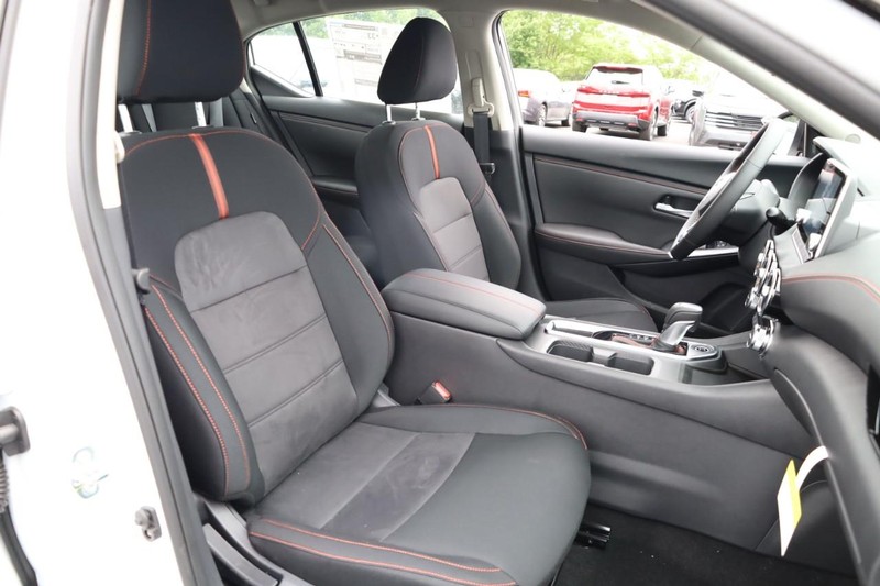 Nissan Sentra Vehicle Image 24