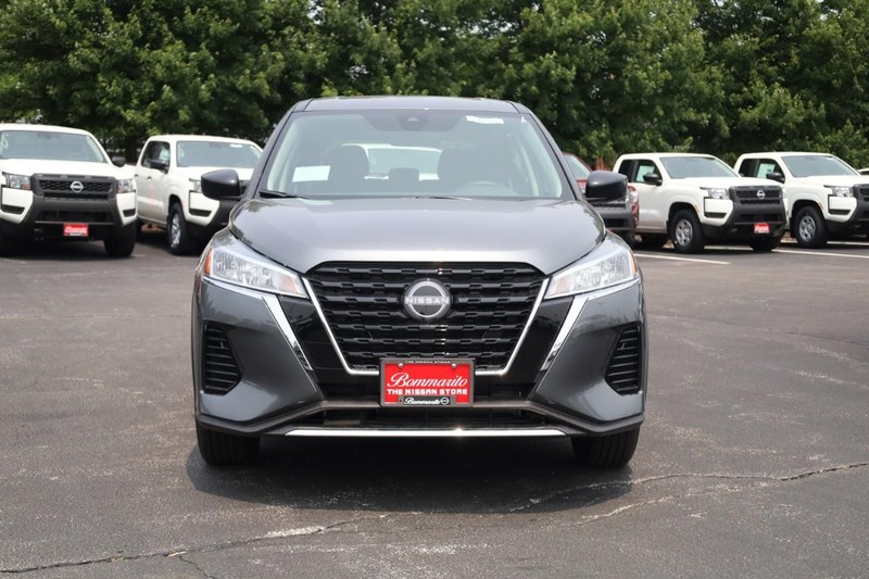 Nissan Kicks Play Vehicle Image 04